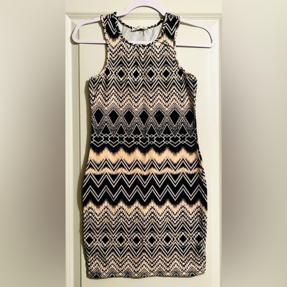 F21 | Boho Geometric Chevron Bodycon Dress Size Medium - Picture 3 of 4